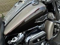 HARLEY-DAVIDSON ROAD KING