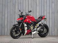 DUCATI STREETFIGHTER V4