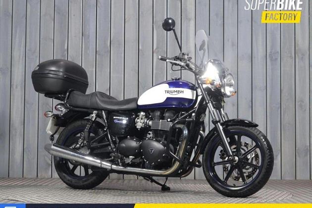 TRIUMPH BONNEVILLE 900