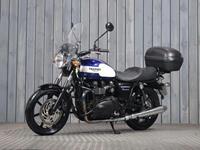 TRIUMPH BONNEVILLE 900