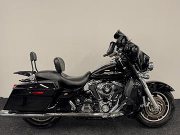 HARLEY-DAVIDSON STREET GLIDE