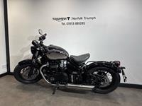 TRIUMPH BONNEVILLE BOBBER