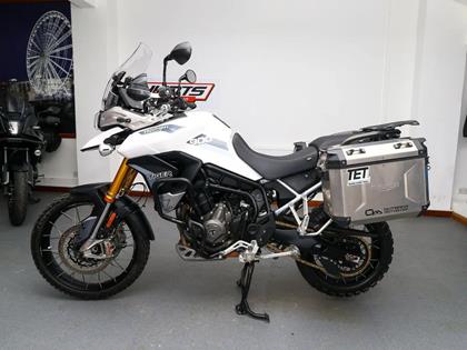 TRIUMPH TIGER 900