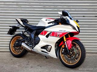 YAMAHA R7 