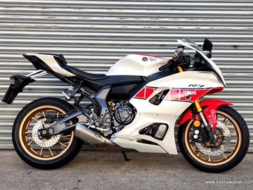 YAMAHA R7