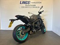 YAMAHA MT-09