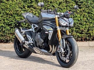 TRIUMPH SPEED TRIPLE 1200 RS 