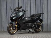 YAMAHA TMAX 560