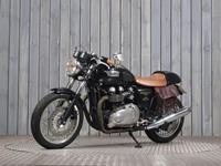 TRIUMPH THRUXTON 900