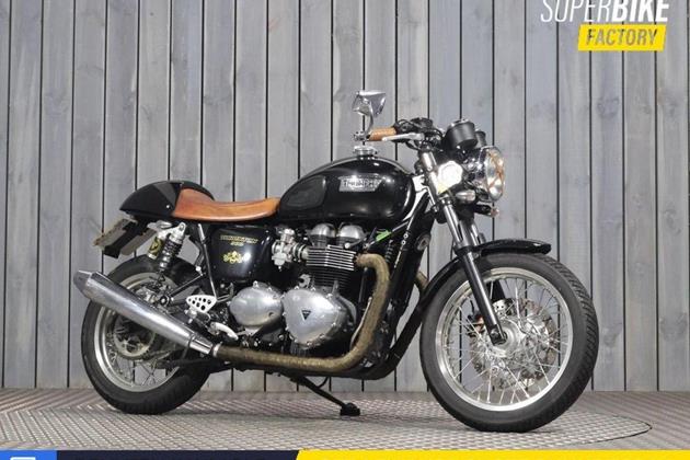 TRIUMPH THRUXTON 900