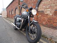 TRIUMPH BONNEVILLE T100