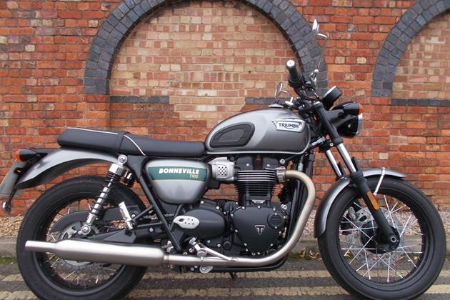 TRIUMPH BONNEVILLE T100