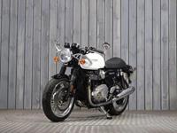 TRIUMPH THRUXTON 1200