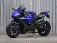 YAMAHA R1