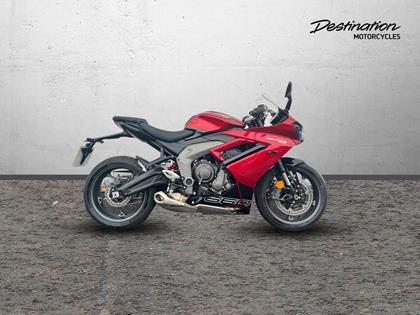 TRIUMPH DAYTONA 660