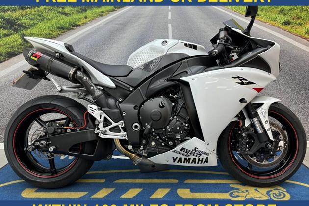 YAMAHA R1