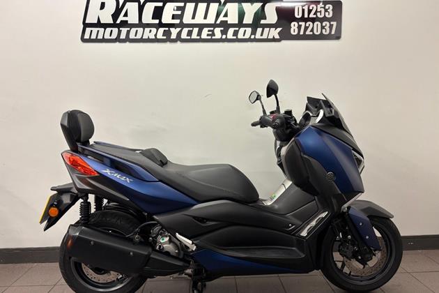 YAMAHA XMAX 300