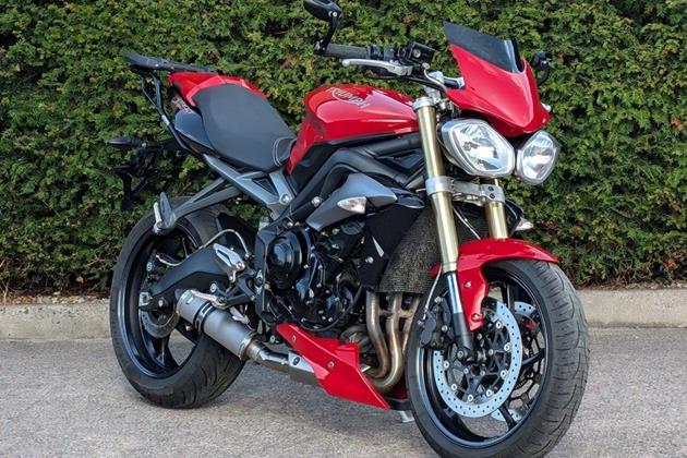 TRIUMPH STREET TRIPLE 675