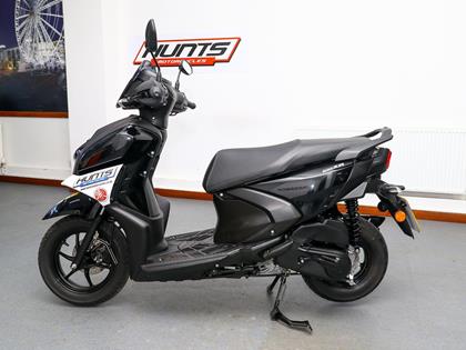 YAMAHA RAYZR 125