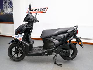 YAMAHA RAYZR 125 