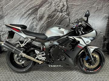 YAMAHA R6