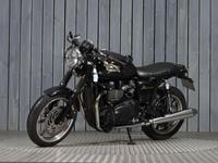 TRIUMPH BONNEVILLE 900