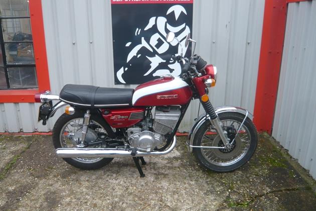 SUZUKI GT250