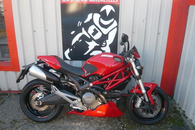 DUCATI MONSTER 696