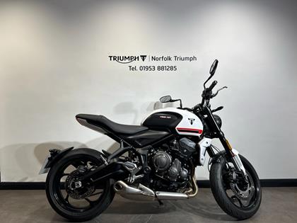 TRIUMPH TRIDENT 660