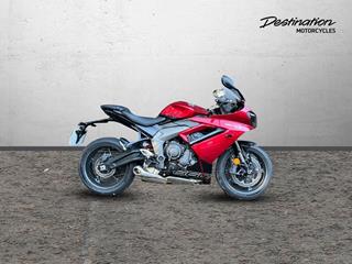 TRIUMPH DAYTONA 660 