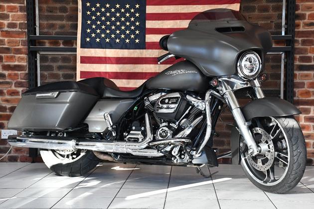 HARLEY-DAVIDSON STREET GLIDE