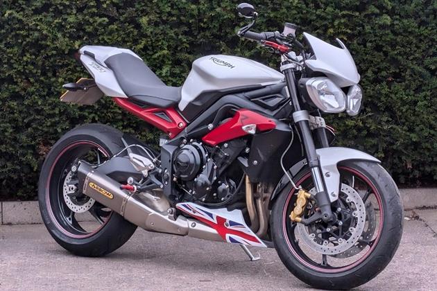 TRIUMPH STREET TRIPLE 675