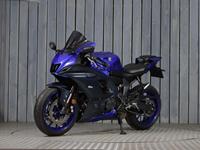 YAMAHA R7