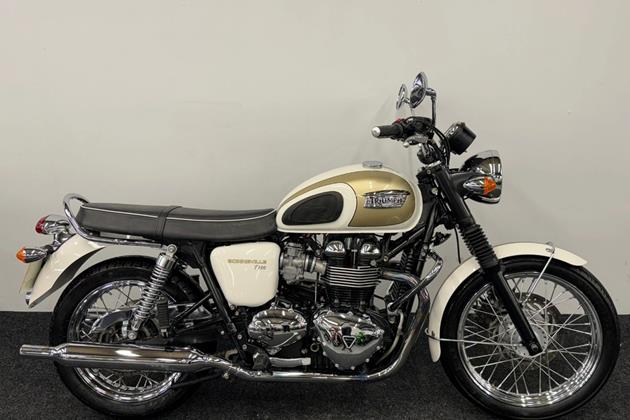 TRIUMPH BONNEVILLE T100