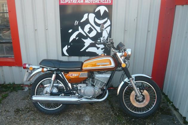 SUZUKI GT250