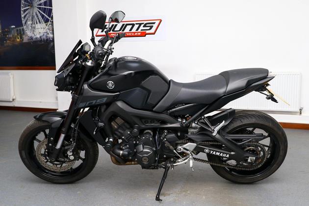 YAMAHA MT-09