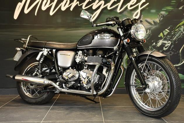 TRIUMPH BONNEVILLE T100