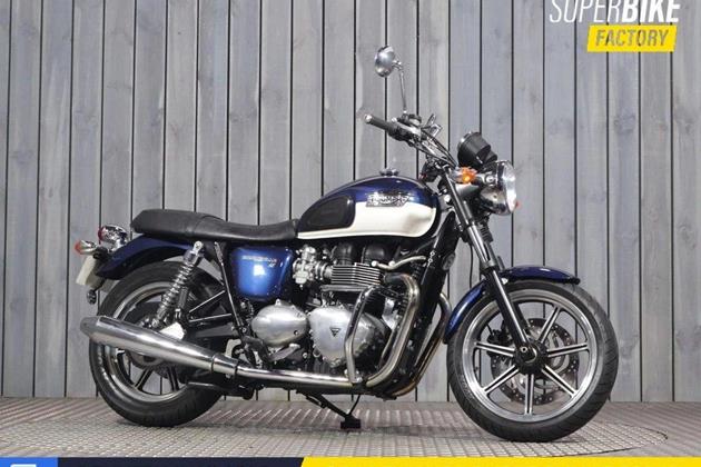 TRIUMPH BONNEVILLE 900