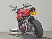 DUCATI STREETFIGHTER V2