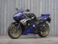 YAMAHA R6