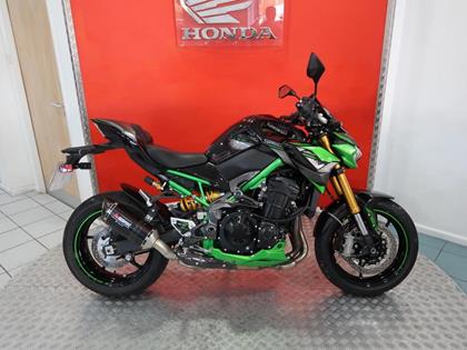 KAWASAKI Z900