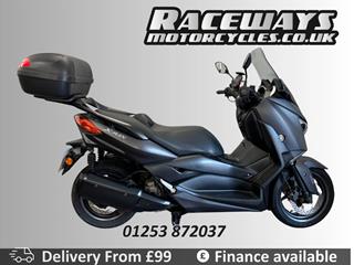 YAMAHA XMAX 300 