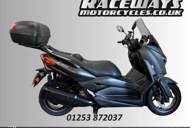 YAMAHA XMAX 300