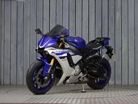 YAMAHA R1