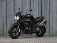 TRIUMPH SPEED TRIPLE 1050