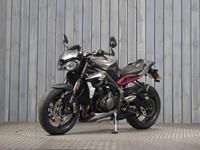 TRIUMPH STREET TRIPLE 765 RS