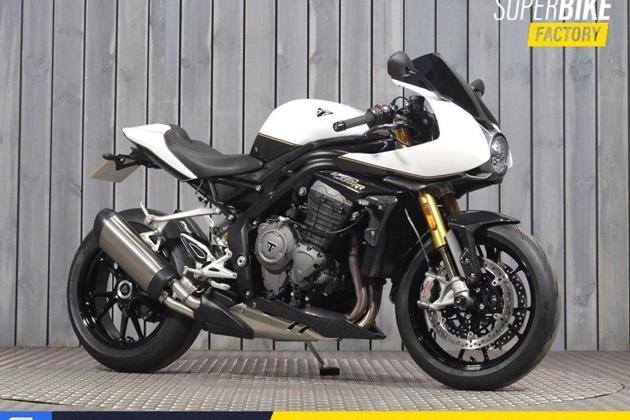 TRIUMPH SPEED TRIPLE 1200 RR