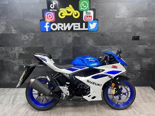 SUZUKI GSX-R125 