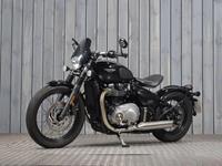 TRIUMPH BONNEVILLE BOBBER BLACK