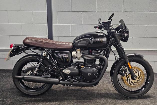 TRIUMPH BONNEVILLE T120 BLACK